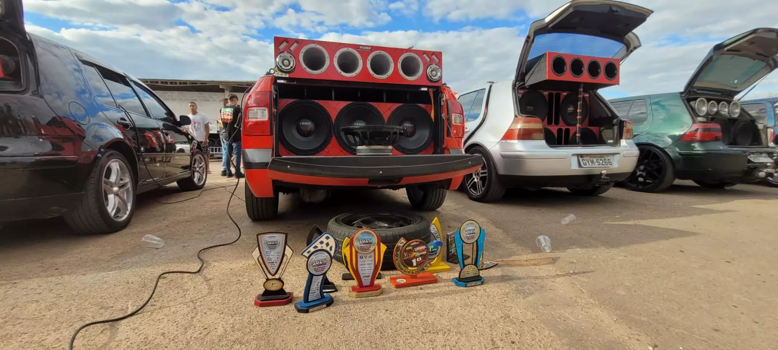 Encontro de som automotivo atrai grande público ao parque de Exposições Fernando Faria Rocha